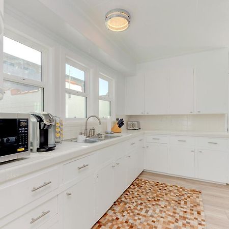 Lovely White Beach House Redondo Beach Buitenkant foto