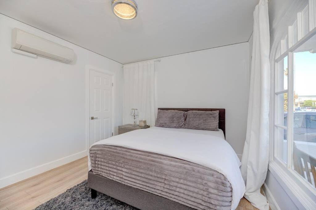 Lovely White Beach House Redondo Beach Buitenkant foto