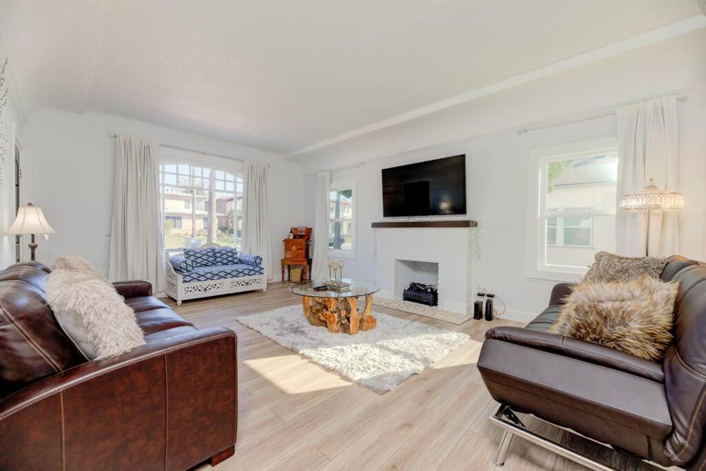 Lovely White Beach House Redondo Beach Buitenkant foto